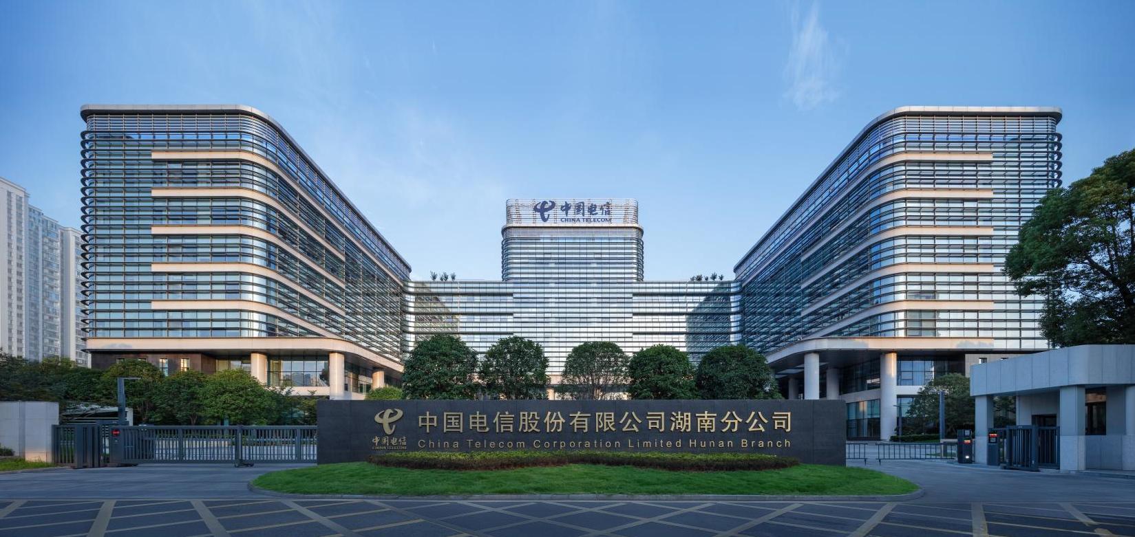 公司承建的湖南信息園（調(diào)度大樓、通信機(jī)房、地下室、附屬樓）工程榮獲兩項(xiàng)（土建、安裝）中國(guó)建設(shè)工程魯班獎(jiǎng)